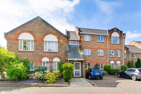 13 Catherine Drive, Richmond, TW9 2BX