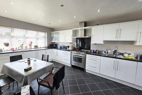 4 bedroom semi-detached house for sale, Kitchener Road, Leicester, LE5