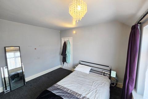 4 bedroom semi-detached house for sale, Kitchener Road, Leicester, LE5
