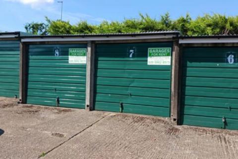 Garage to rent - Blair Close, Hemel Hempstead HP2