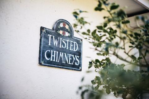 undefined, Twisted Chimneys, Main Road, Glen Vine