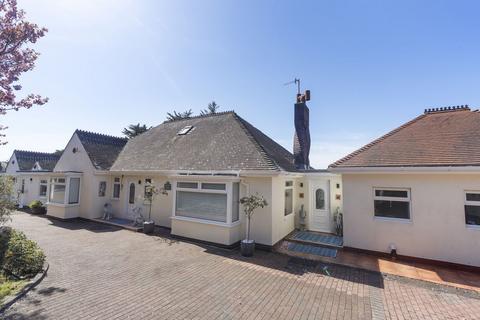 undefined, Twisted Chimneys, Main Road, Glen Vine
