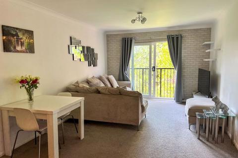 2 bedroom apartment to rent, Butts Green Road, Hornchurch RM11