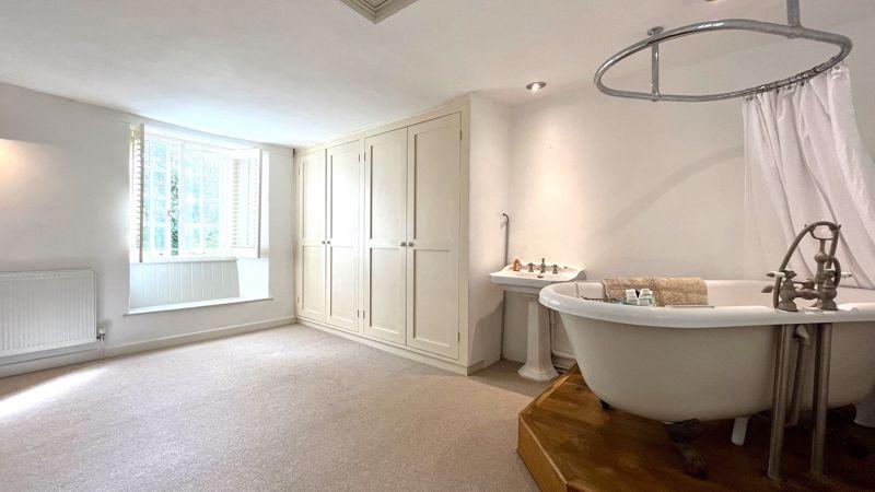 Bedroom/Bathroom...