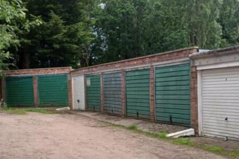 Garage to rent, Bullhead Road, Borehamwood WD6