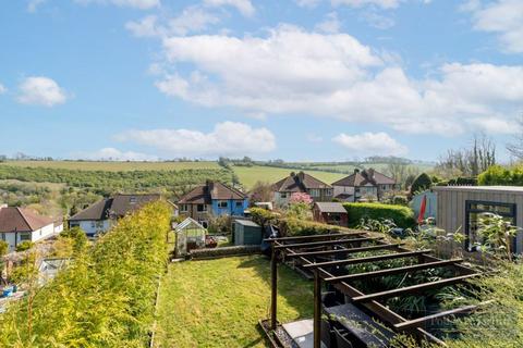 51 Newstead Rise, Caterham, CR3 6RS