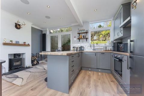 51 Newstead Rise, Caterham, CR3 6RS