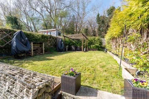 51 Newstead Rise, Caterham, CR3 6RS