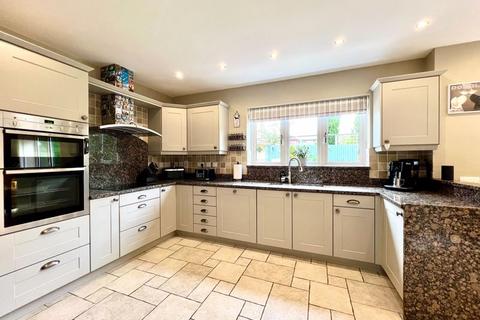 4 bedroom detached house for sale, Elm Grove, Calne SN11