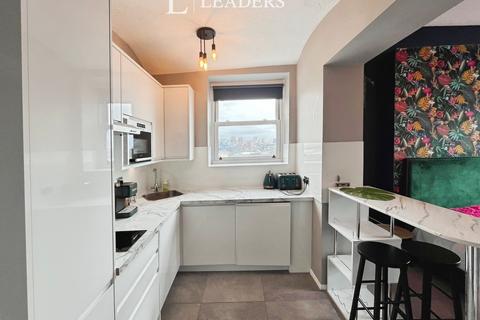 Studio to rent, Windsor Street