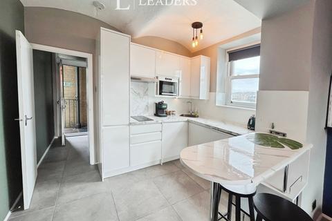 Studio to rent, Windsor Street