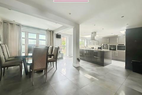 4 bedroom semi-detached house for sale, Wansbury Way, Swanley, BR8