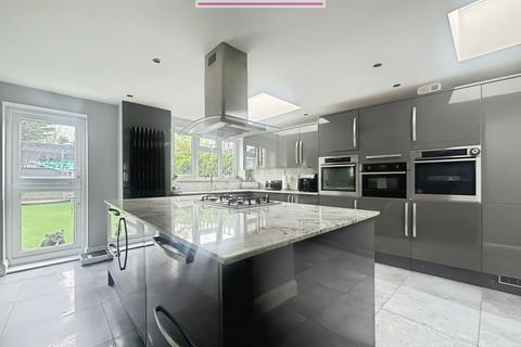 4 bedroom semi-detached house for sale, Wansbury Way, Swanley, BR8