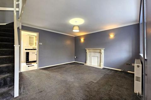3 bedroom semi-detached house to rent, Deerhurst Place, Gloucester