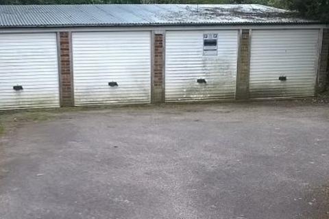 Garage to rent, Chase Court Gardens, Enfield EN2
