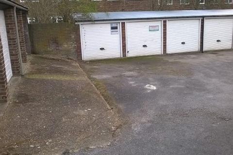Garage to rent, Chase Court Gardens, Enfield EN2