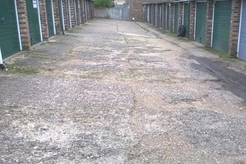 Garage to rent, Chase Court Gardens, Enfield EN2