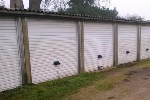 Garage to rent, Churchbury Lane, Enfield EN1