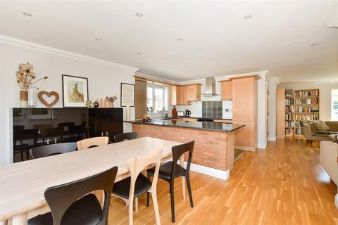 6 Boxgate, Crowborough, TN6 1SF