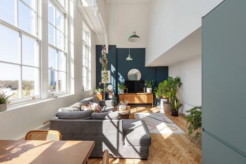 Flat 39, Schoolhouse Yard Bloomfield Road, London, SE18 7JD