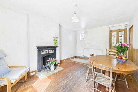 14 Mount Pleasant, Stroud, GL5 1NA