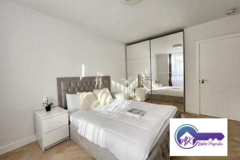1 bedroom in a flat share to rent, London NW1