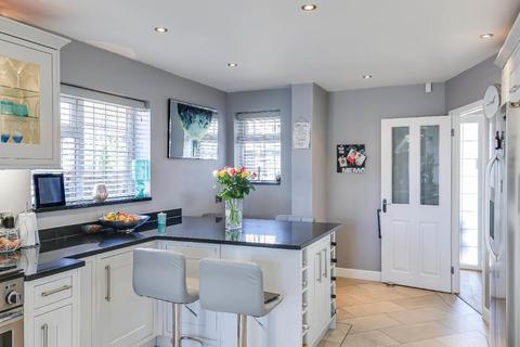 15 Shaw Crescent, South Croydon, CR2 9JB