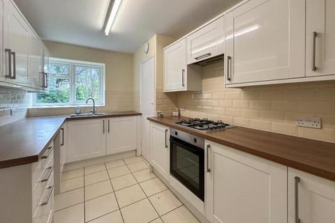 2 bedroom flat for sale, Succombs Hill, Warlingham, Surrey, CR6 9JG