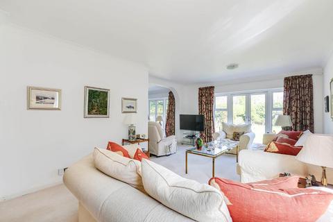 73 Leas Road, Warlingham, CR6 9LP