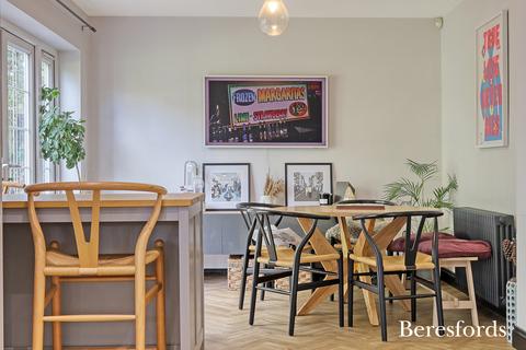 12 The Terlings, Brentwood, CM14 4NG