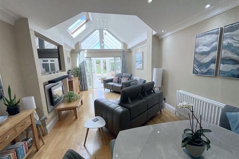 38 Blackbrook Drive, Sheffield, S10 4LS