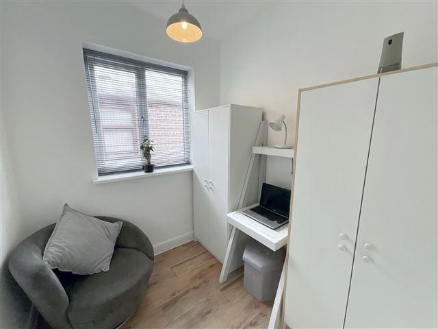 Bedroom/office
