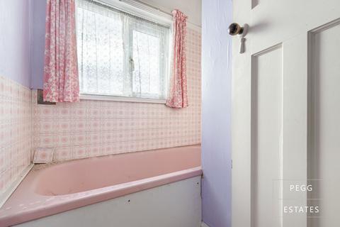 87 Avenue Road, Torquay, TQ2 5LH