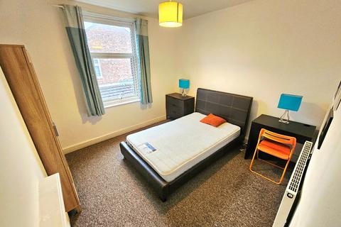 1 bedroom in a house share to rent, Sumner Road, Salford, M6