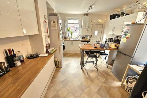 1 bedroom in a house share to rent, Sumner Road, Salford, M6