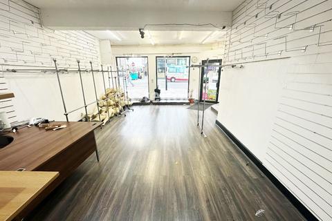 Shop to rent, Fonthill Road, London N4