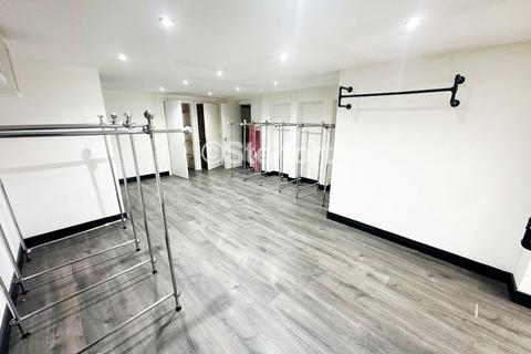 Shop to rent, Fonthill Road, London N4