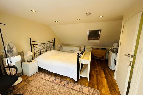 1 bedroom in a house share to rent, Eastcote Avenue, Greenford UB6