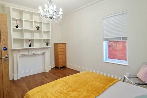 8 bedroom house share to rent, Higham Road, Rushden