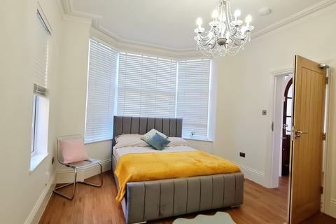 8 bedroom house share to rent, Higham Road, Rushden