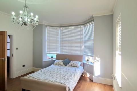 8 bedroom house share to rent, Higham Road, Rushden