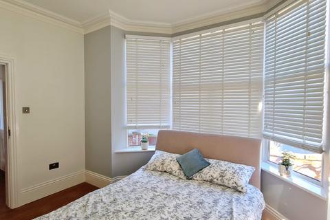 8 bedroom house share to rent, Higham Road, Rushden