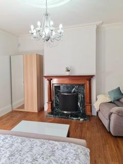 8 bedroom house share to rent, Higham Road, Rushden