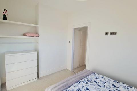 8 bedroom house share to rent, Higham Road, Rushden