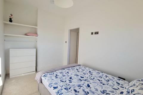 8 bedroom house share to rent, Higham Road, Rushden
