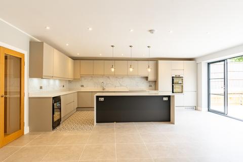 4 bedroom semi-detached house for sale, Grove Road, Hertfordshire AL5
