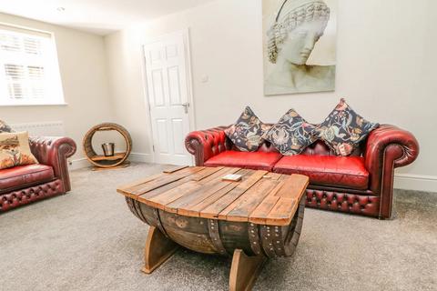 2 bedroom end of terrace house to rent, Castle Mews, Bishop Auckland DL13