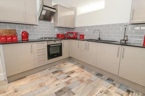 2 bedroom end of terrace house to rent, Castle Mews, Bishop Auckland DL13