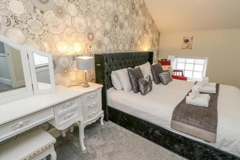 2 bedroom end of terrace house to rent, Castle Mews, Bishop Auckland DL13