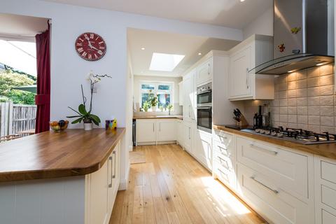 4 bedroom house to rent, Marina Avenue, Surrey KT3